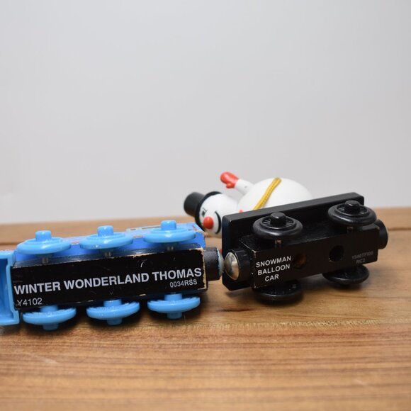 Winter Wonderland Thomas & Snowman Balloon Car - Thomas & Friends Wooden Trains - Picture 8 of 8